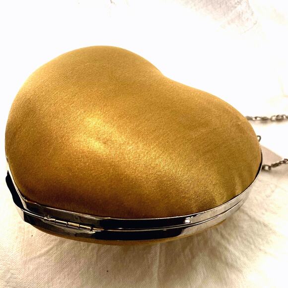 Vintage heart shaped gold satin clutch evening bag with kiss lock Formal handbag - Picture 5 of 11